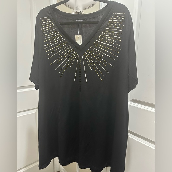 BloomChic Plus Size V-Neck Rhinestone Stretchy T-Shirt - Picture 3 of 5